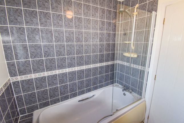 5, Gloster Close, Aldershot photo 4