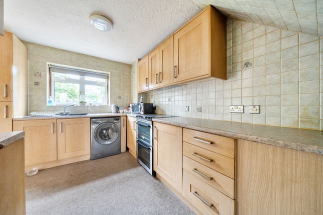 8, Watermill Way, Dartford photo 3