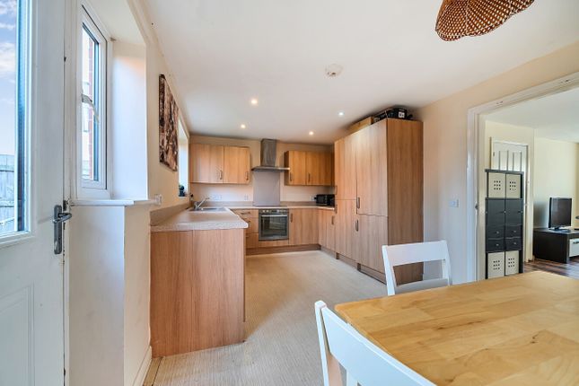SNG RESALE SO, 24, Summer Meadow, Exeter photo 4