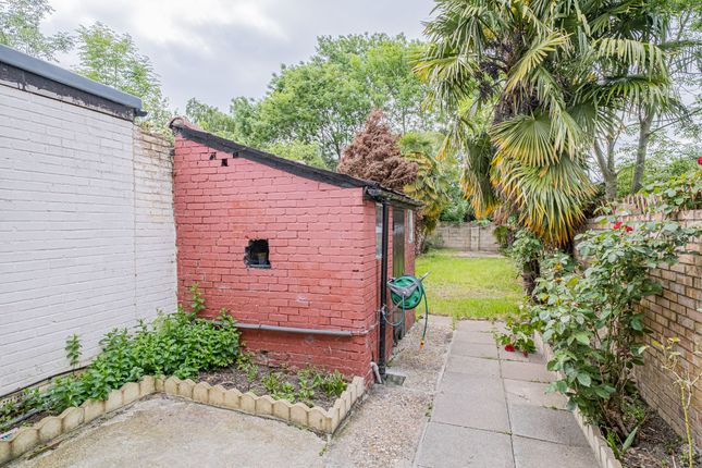 133 Lansbury Drive, Hayes photo 3