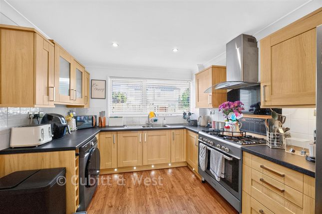 3-bed terraced on 15, Blackbird Close, Waterlooville, £250,000