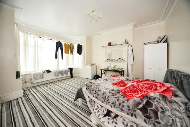 Terraced house for sale in Mansfield Road, Luton