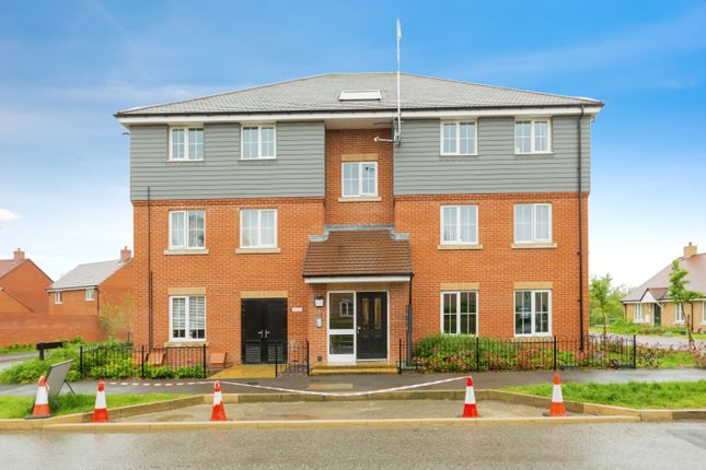 Thumbnail Flat for sale in Ox Ground, Aylesbury