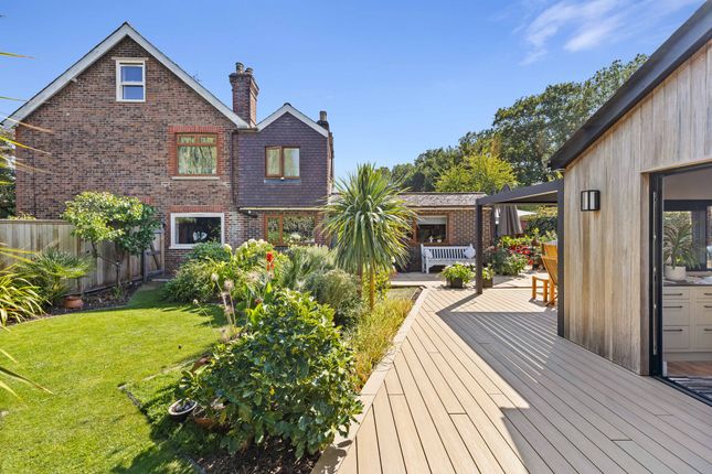 12 Redehall Road, Horley photo 4