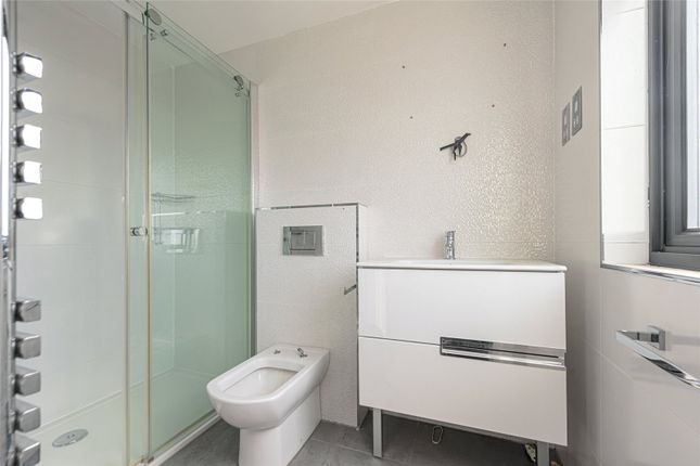 Room 6, 24, Beechcroft Road, Hertfordshire photo 2