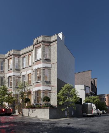 End terrace house for sale in Gascony Avenue, London
