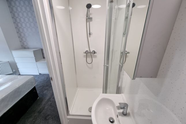 Room 1, 34 Ashburnham Road, Luton photo 5