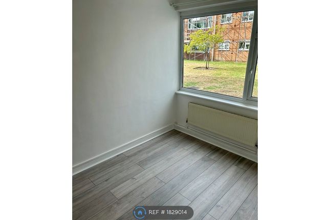 Fairlawnes, Maldon Road, Wallington photo 5