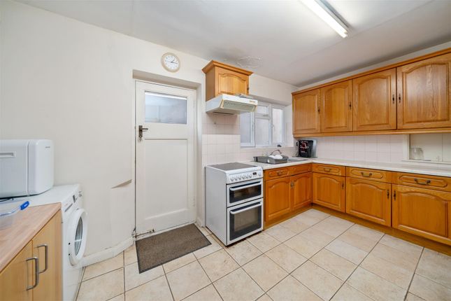 Derwent, Ashridge Way, Morden photo 4