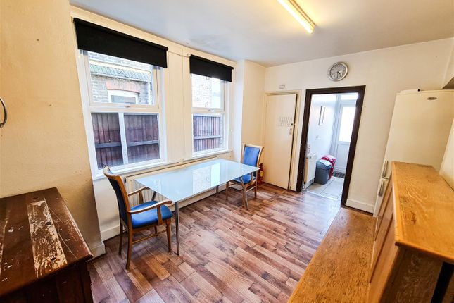 Thumbnail Property to rent in Aldworth Road, London
