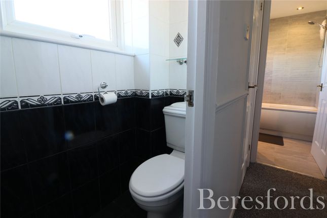 End terrace house for sale in Shrubbery Close, Laindon