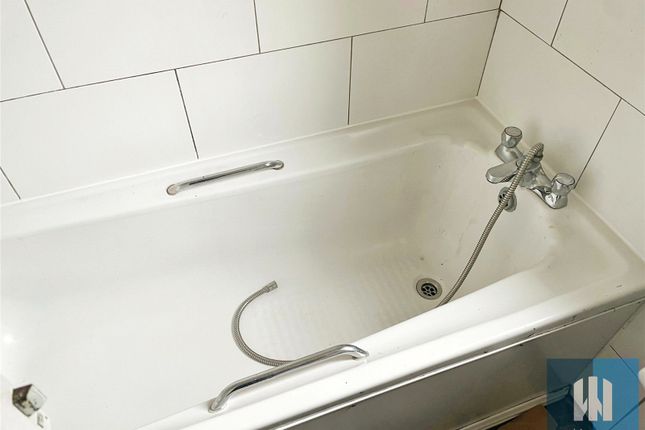 4, Sheepridge Grove, Huddersfield photo 5