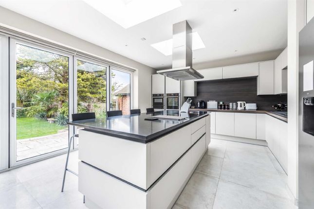 26, Saddlescombe Way, Woodside Park photo 3
