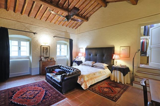 Villa for sale in Restored Farmhouse Near Florence, Tuscany, San Casciano, Italy