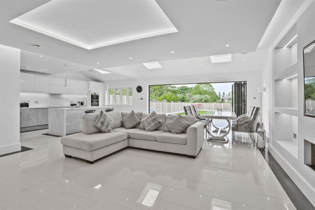 64, West Drive, South Cheam photo 2