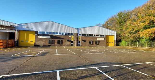 Thumbnail Warehouse to let in Goldsworth Park Trading Estate, Woking