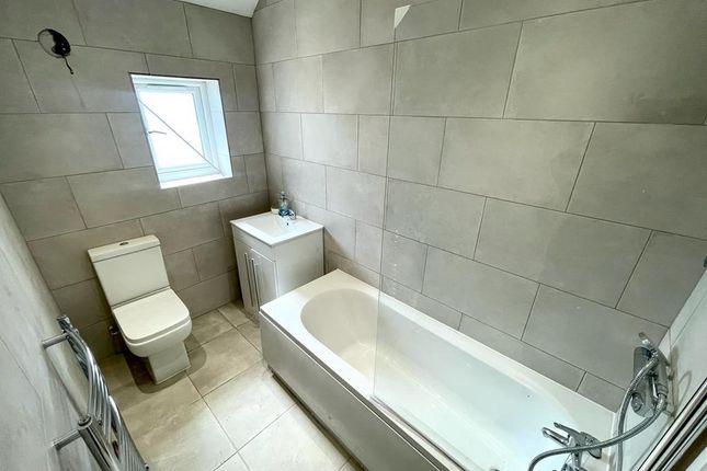 82, Manchester photo 5