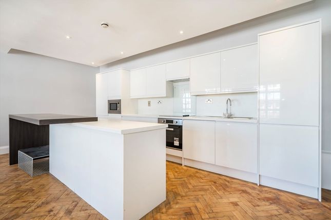Top Floor Flat, 95, Lewisham High Street, London photo 3