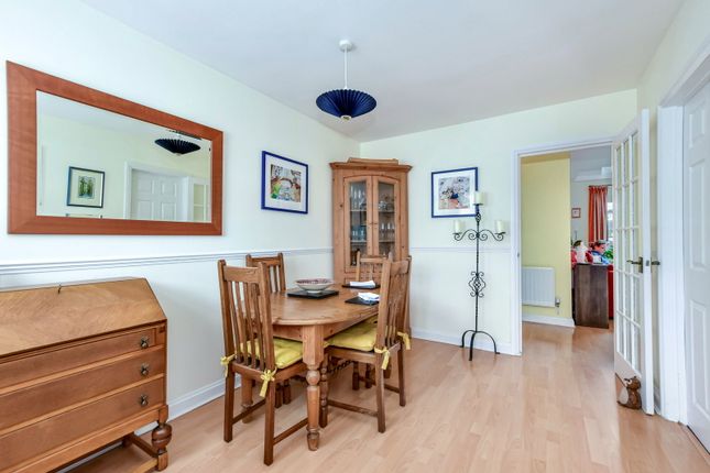 Oak Tree Close, Abbots Langley photo 3