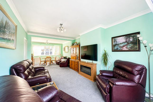 18, Mead Crescent, Sutton photo 4