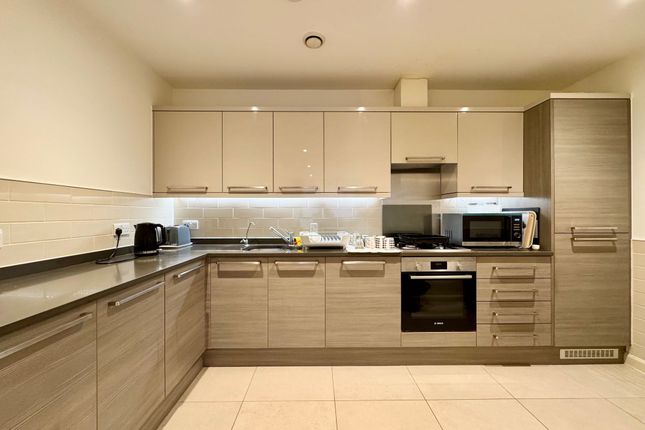 Flat 25, Cypress Court, London photo 2