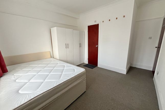 1 Bed Room - Flat Share To Rent Wood Lane, Isleworth Tw7