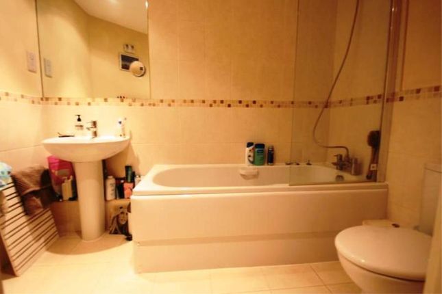 Tudor Court, Woking photo 4