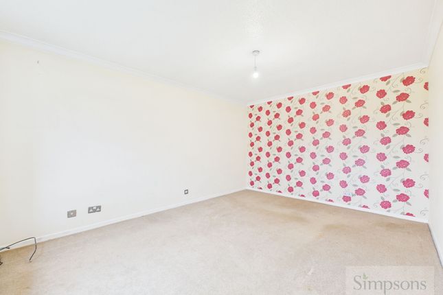 34 Weavers Close, Witney photo 3