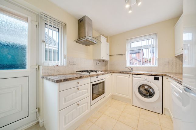 9, Regency Gardens, Grantham photo 3