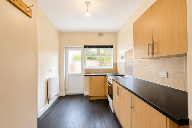 Flat 2, 42 Alliance Avenue, Hull photo 2