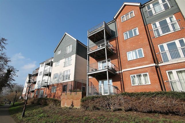 2-bed flat on 44, Westwood Drive, Canterbury, £275,000