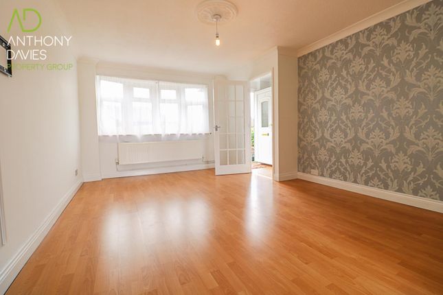 Terraced house to rent in Tunfield Road, Hoddesdon