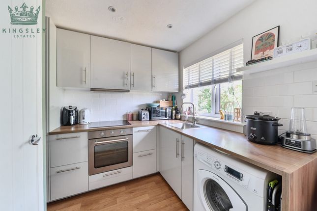 Flat 14, Rydal Court Grasmere Close, Watford photo 2