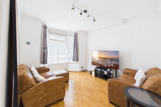 Ground Floor Flat, 176, Major Road, Stratford photo 2