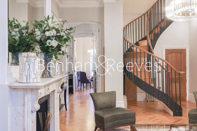 Flat 1, 16, Henrietta Street, London photo 3