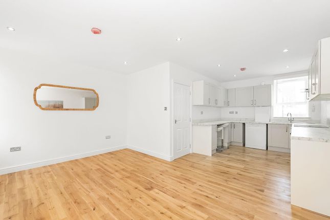Flat 3, 20 Northlands Street, London photo 4