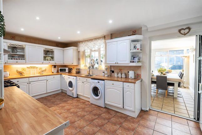 37, Malmstone Avenue, Redhill photo 4