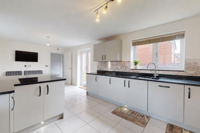 7, St. Vincent Avenue, Milton Keynes photo 3