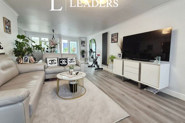 27, Harness Close, Essex photo 3