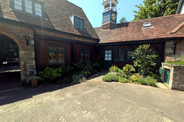 2, Coombe Hill Stables, Coombe photo 2
