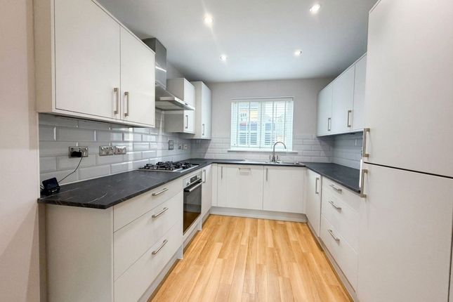 7 Warbler Way, Stowmarket photo 2