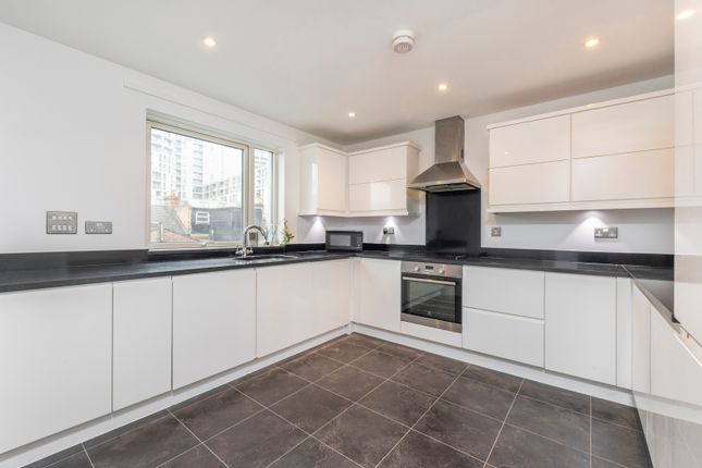 Flat to rent in Holystone Court, 83 Tiller Road