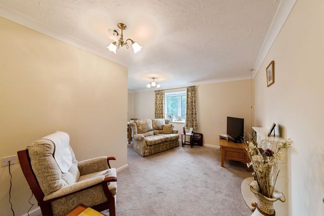 Flat 22, Moores Court, Jermyn Street, Sleaford photo 2