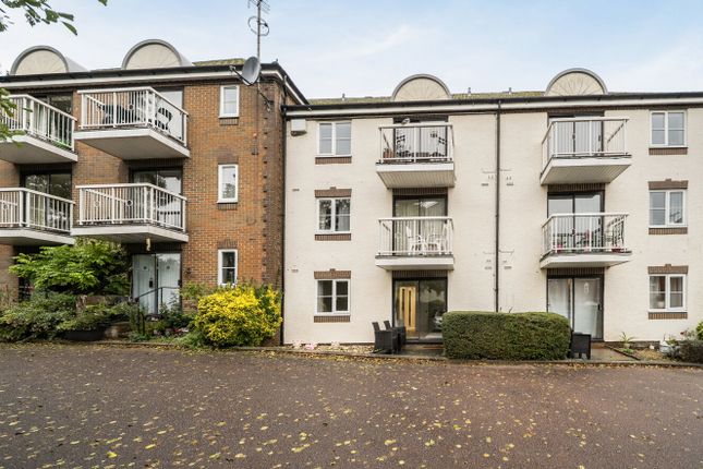 Waterside Court, Hampshire photo 2
