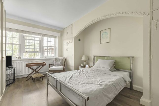 19 Blenheim, 80, Wimbledon Park Side, London photo 4