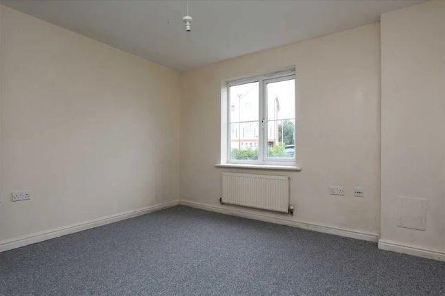 Flat for sale in 181, Blackthorne Road, Ilford