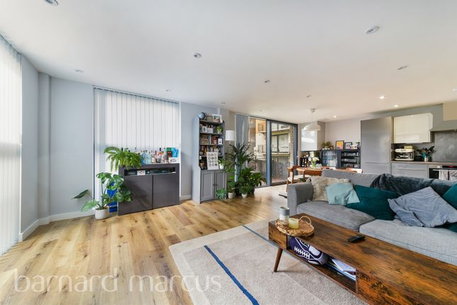 Flat for sale in The Waldrons, Croydon