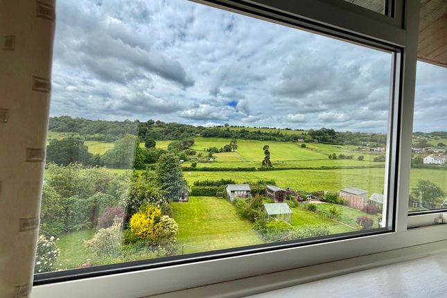 15 Dean Crescent, Cinderford photo 4