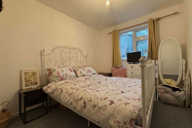 141 Abbotswood Way, Hayes photo 3