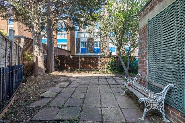 Room 1, 33 Hyperion House, Arbery Road, London photo 3